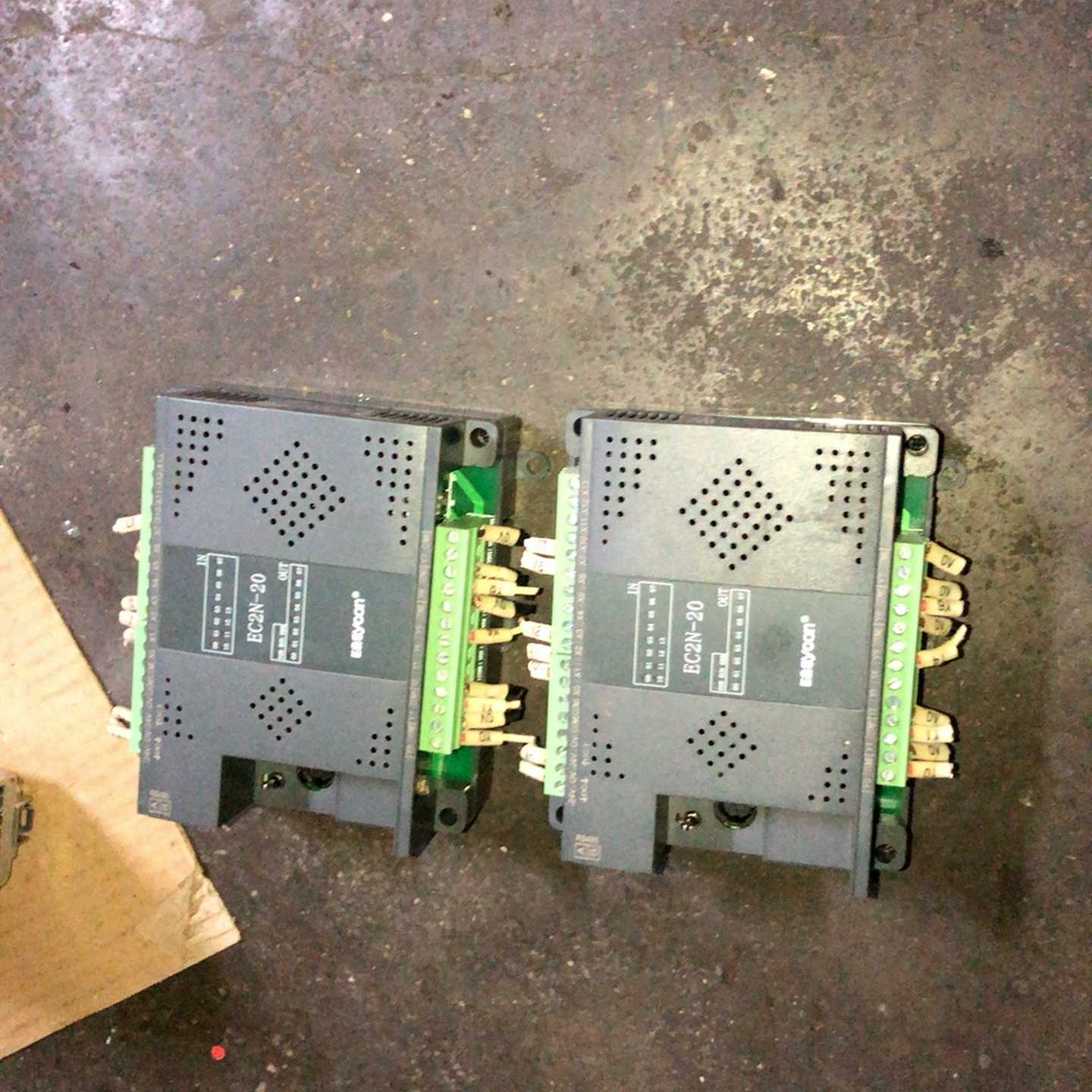 易控PLCEC2N －20MR刚刚从设备拆下来成色不错有需；议价