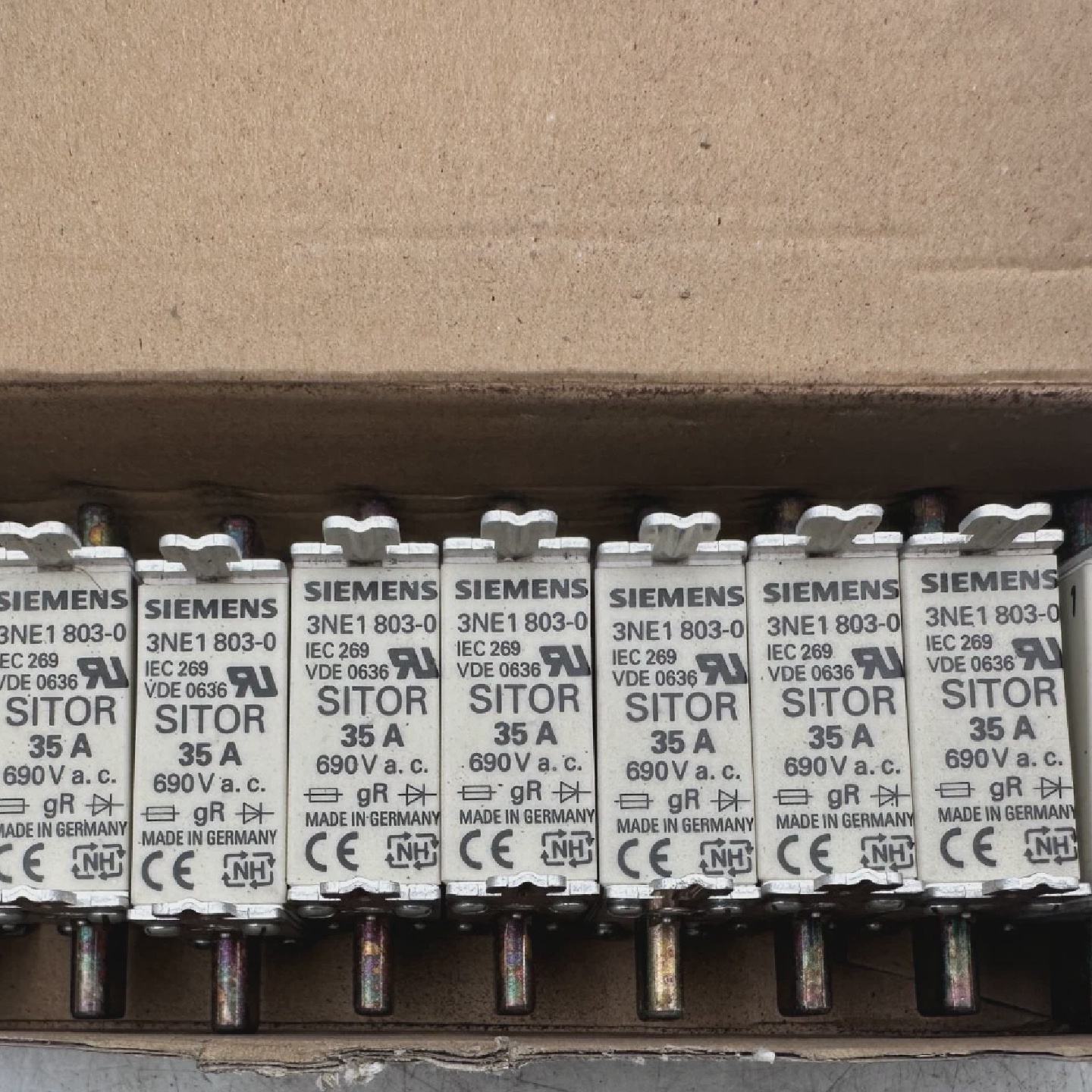 SIEMENS 3NE18030 SITOR 690 VAC SEMICONDUCTOR FUSE LINK x9pc - 实物图