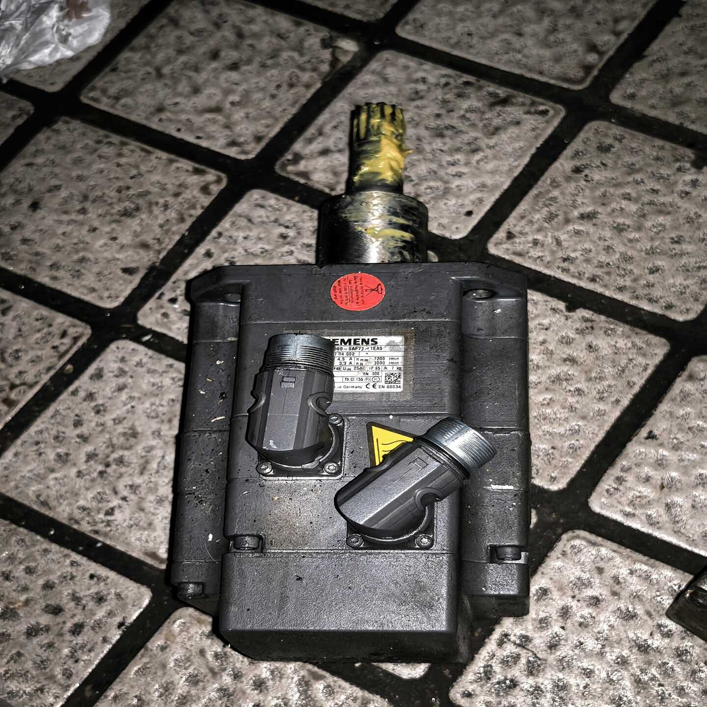 西门子伺服电机，型号FK7060-5AF7J-1EA5，德国--议价商品