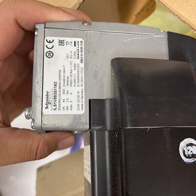 施耐德伺服电机ILS1V853S1163一台拍前询价
