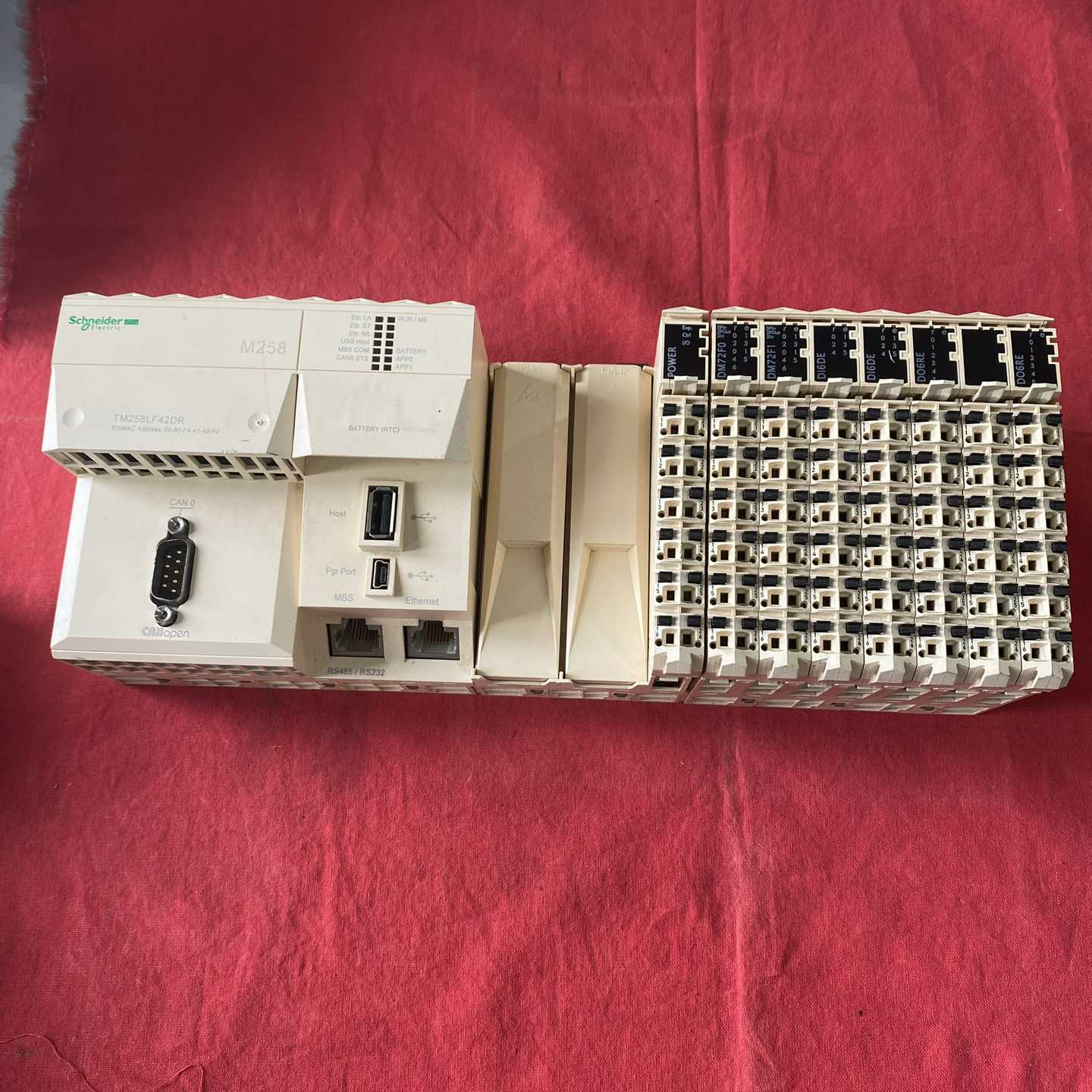 出一套施耐德M258PLC控制器，型号TM258LF42D--议价商品