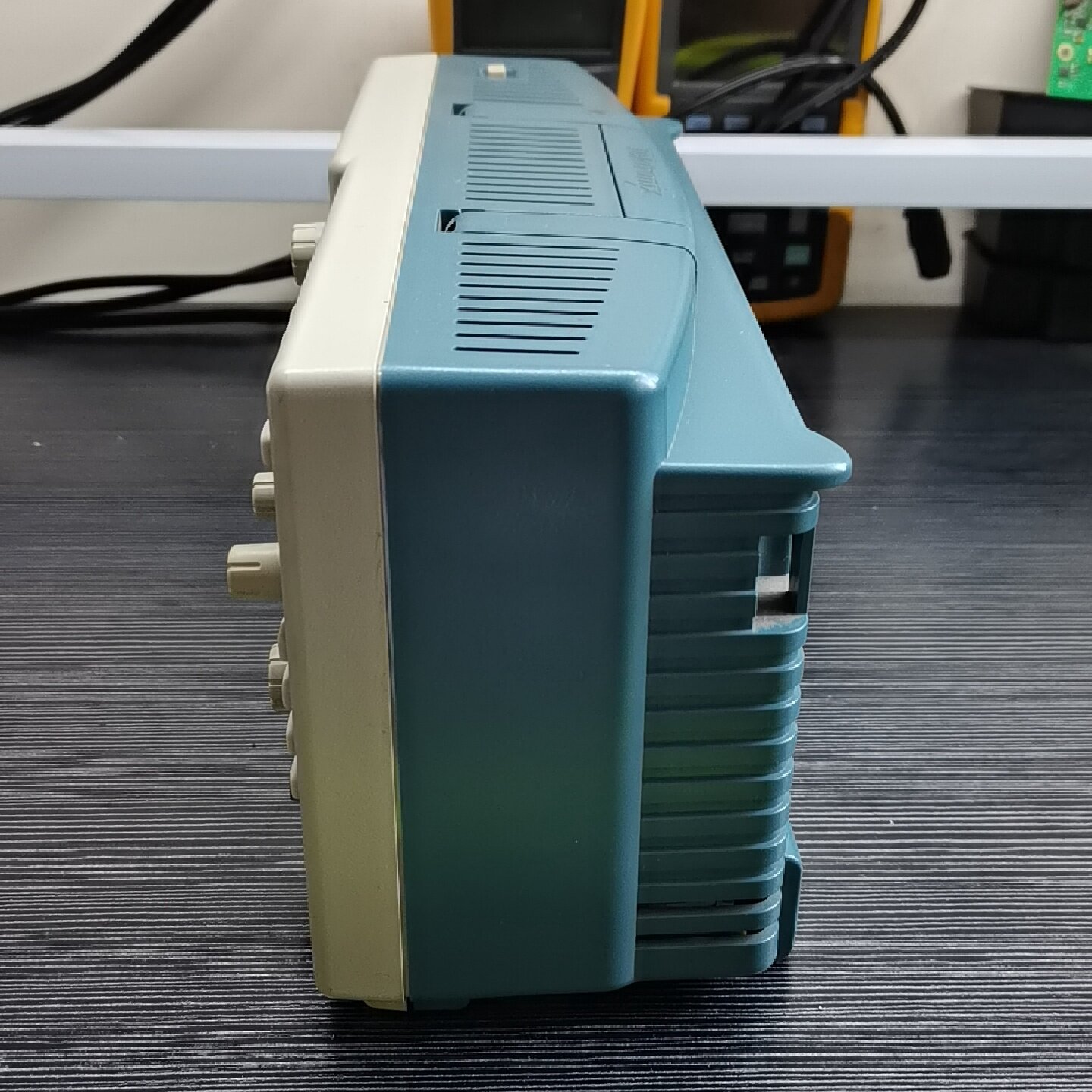 成色相当好TDS2022C泰克200M数字示波器，二手示波器--议价商品