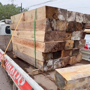 铁路二手老旧枕木火车轨道吊车用实木垫木方油浸防腐木枕园林厂家