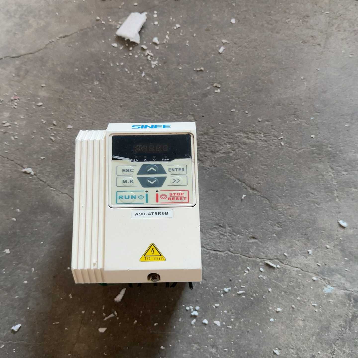 正弦变频器2.2KW380vA90-4T5R6B询价