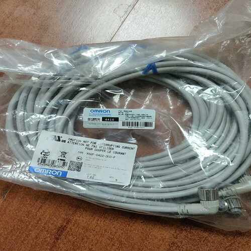 XS2F-D422-DC0-F传感器三芯线，一询价