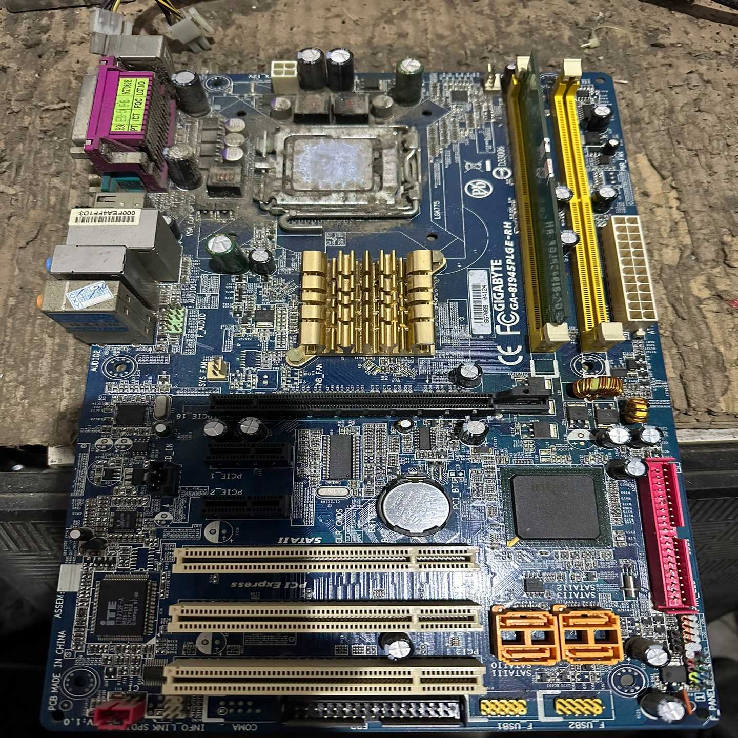 议价技嘉主板GA-8I945PLGE-RH