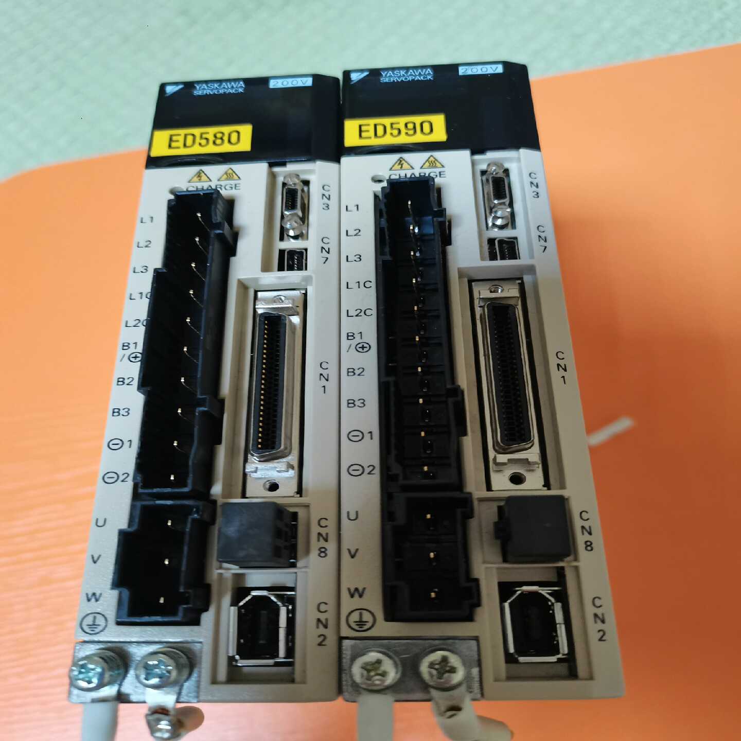 安川SGDV-2R8A01B，安川伺服400w驱动器，剩一件--议价商品