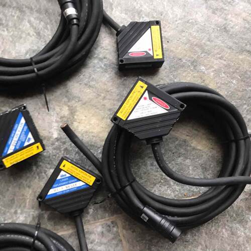议价Idec  Izumi Laser Sensors Sourced From The Warehouse Con