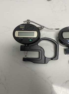 出Mitutoyo牌数显测厚表，黑色外观，圆形屏幕，操作简便-议价