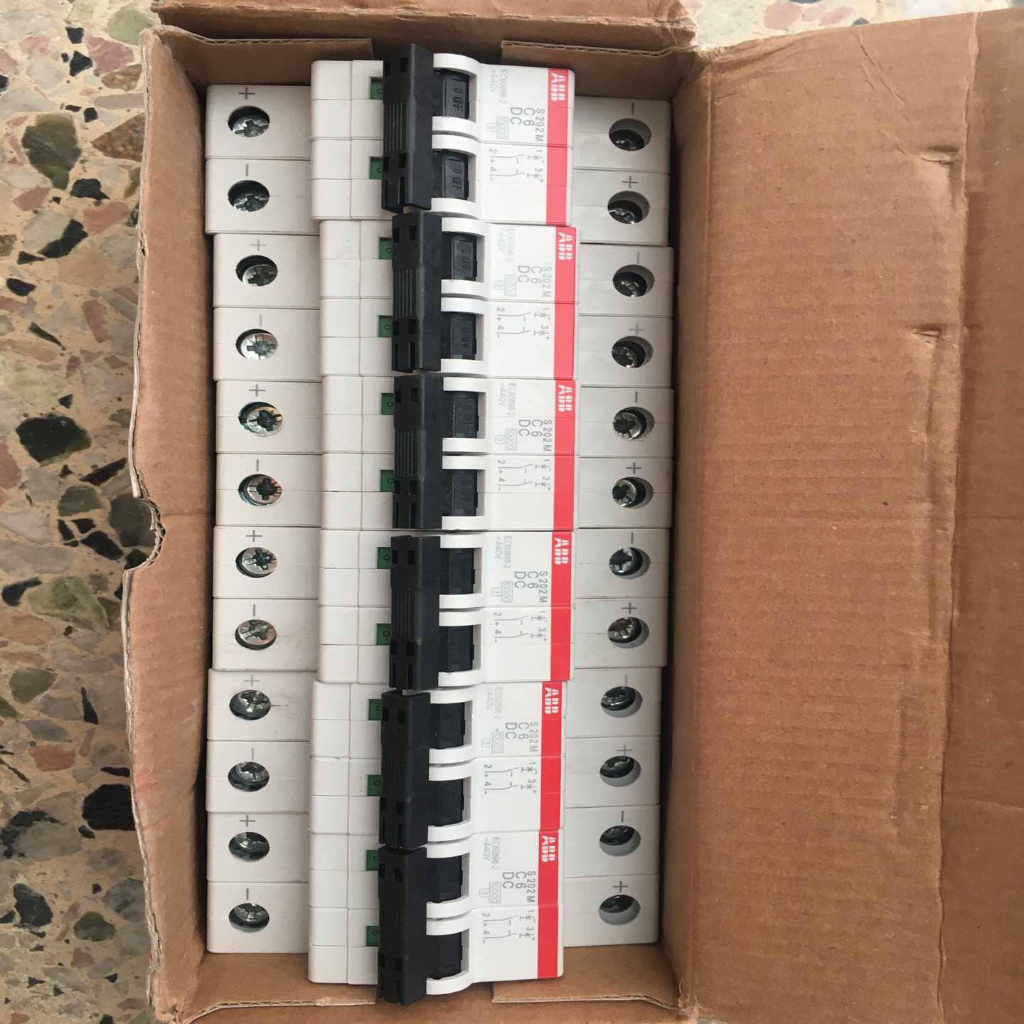 【议价】2PDC6A未通电，外包装有点旧，标的是一只适用