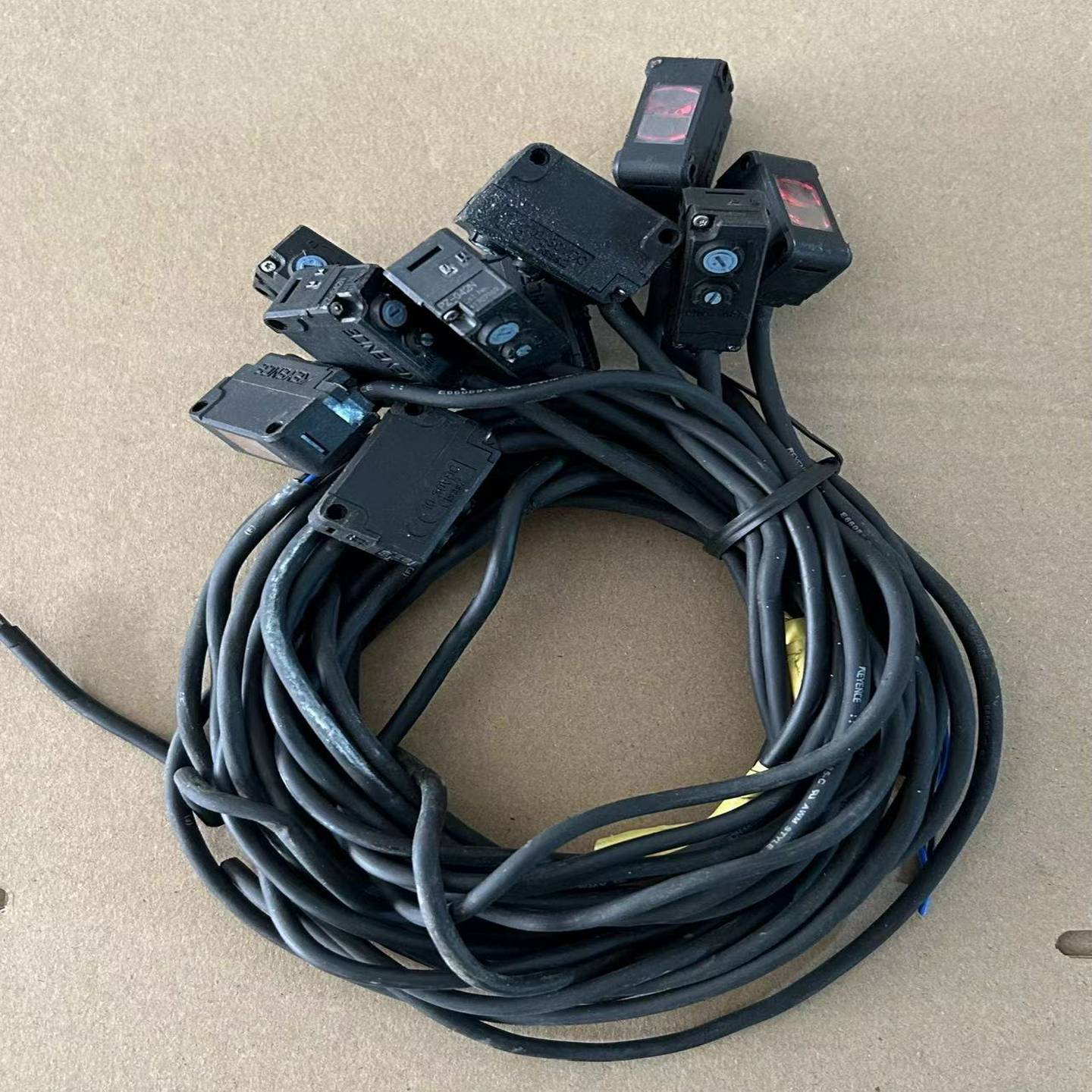 基恩士PZ-G42N光电传感器，实物拍摄，原装拆机，成色如图--议价