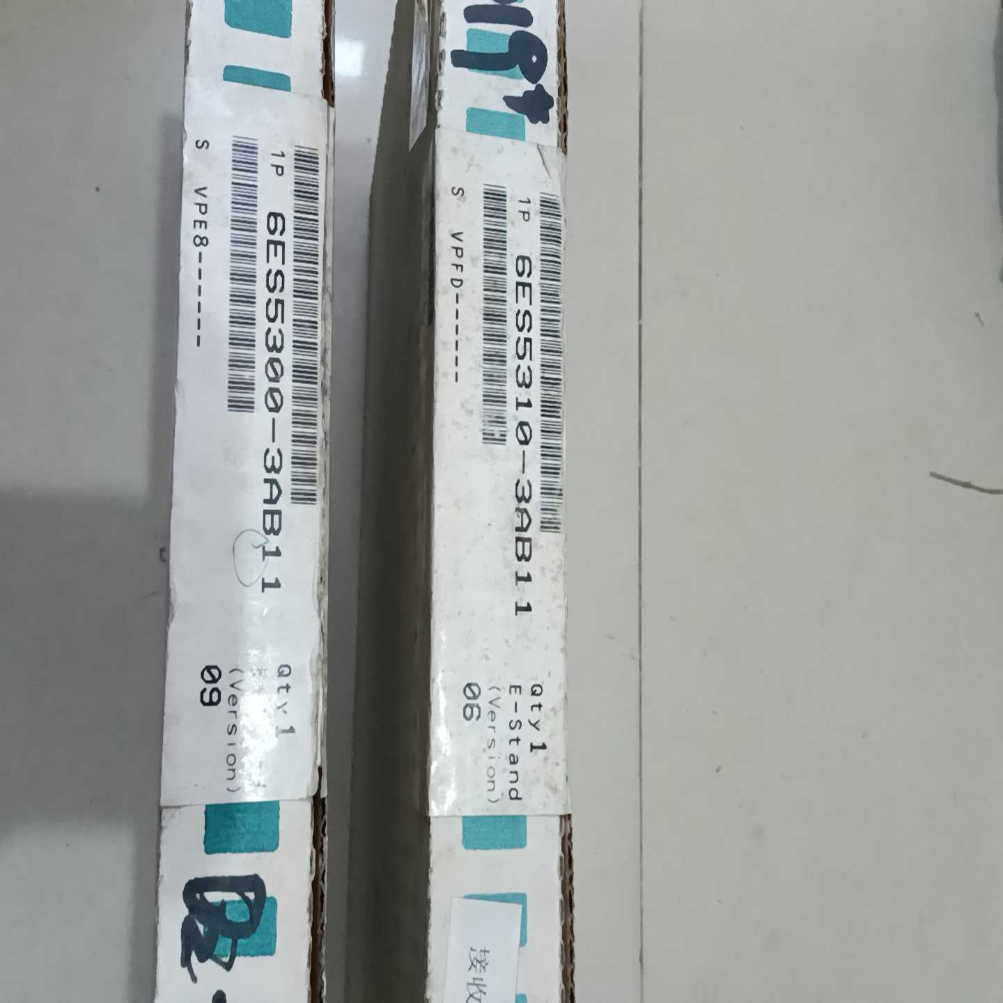 原装西门子6ES5300-3AB11数量1只，6E