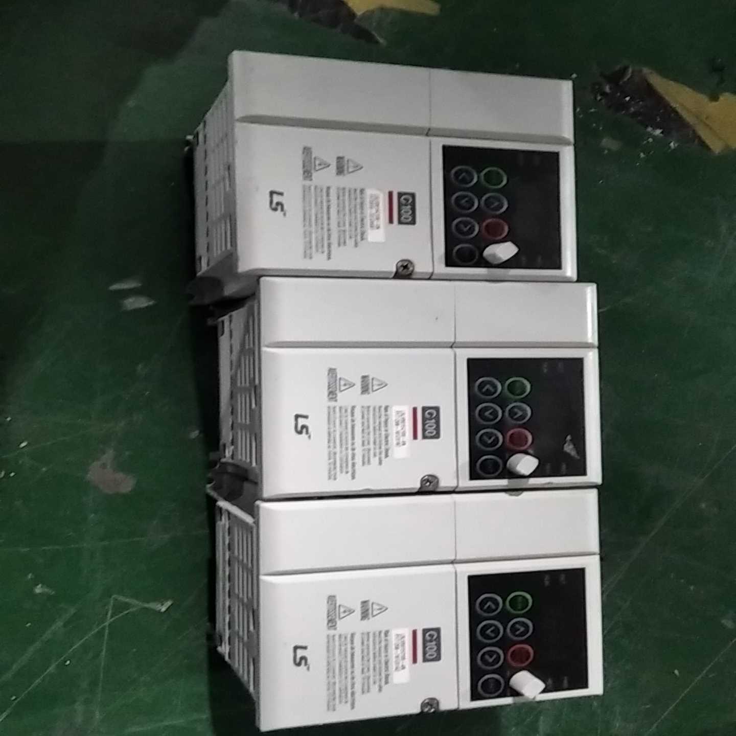LS,,LG变频器C100系列1.5kw  380v成色（佳毅工控）