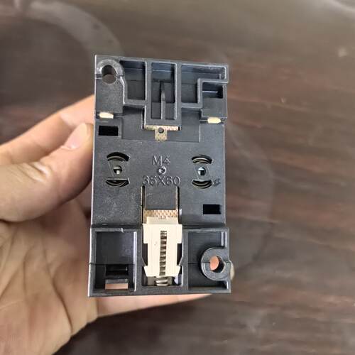 询-3TS30接触器9AAC220V线圈9A电流