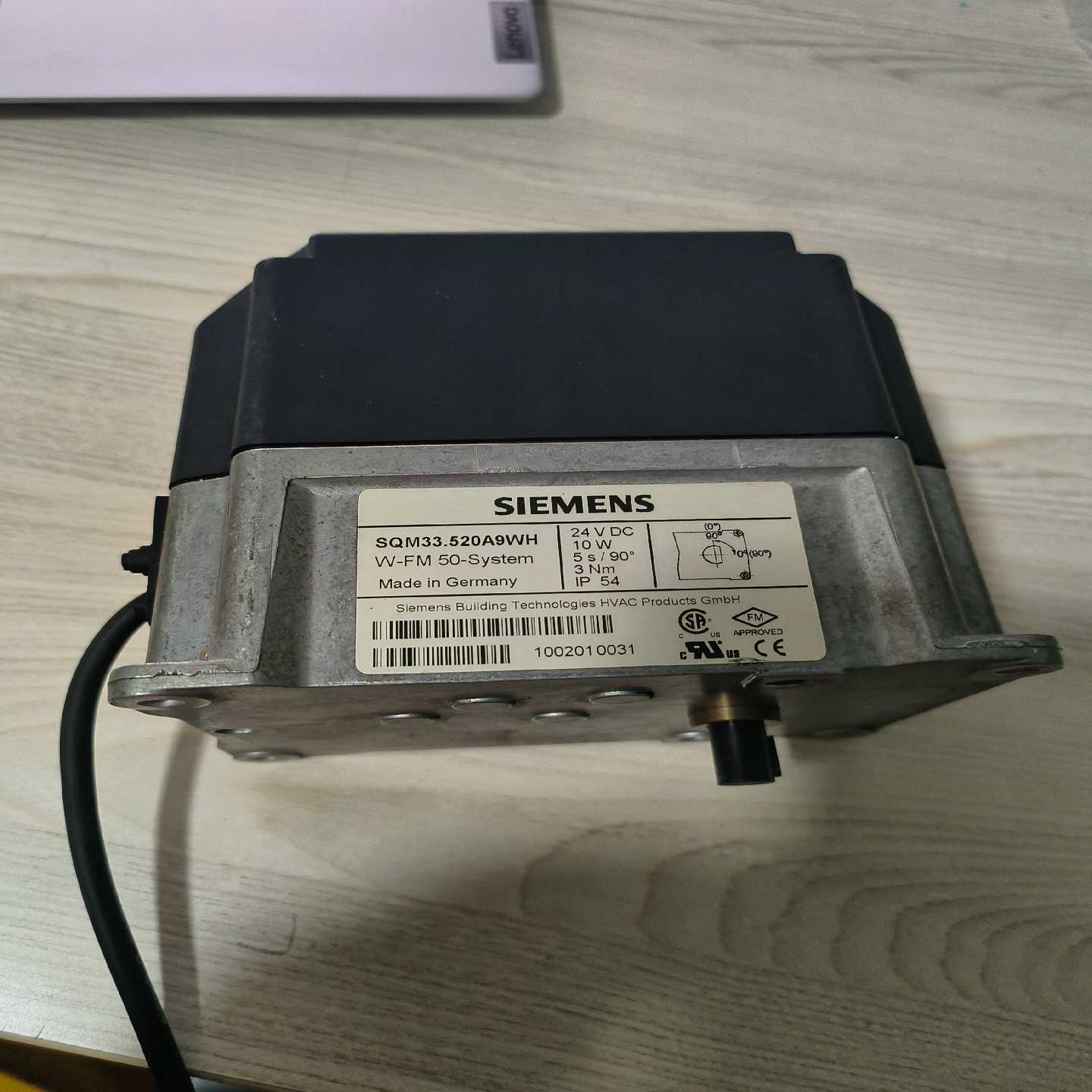 SQM33.520A9WH风门马达，9成新，插头处询价