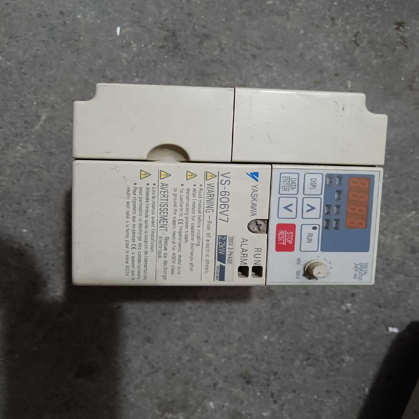 安川变频器 V7AA22P2 2.2KW 220V (通通配件）