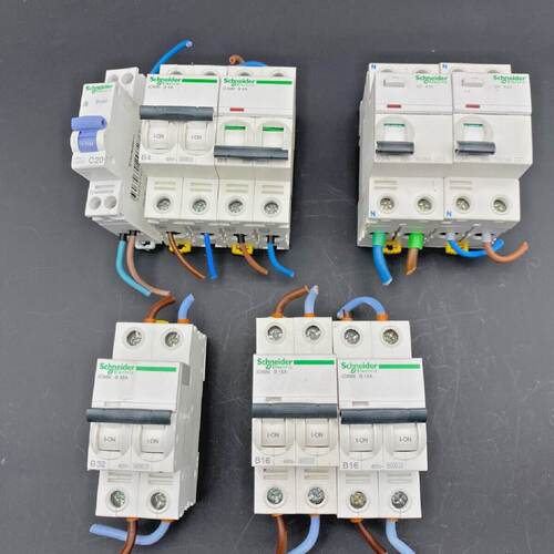 Set Of SCHNEIDER ELECTRIC IC60N 4A 32A 16A Id 63A D Clic C20