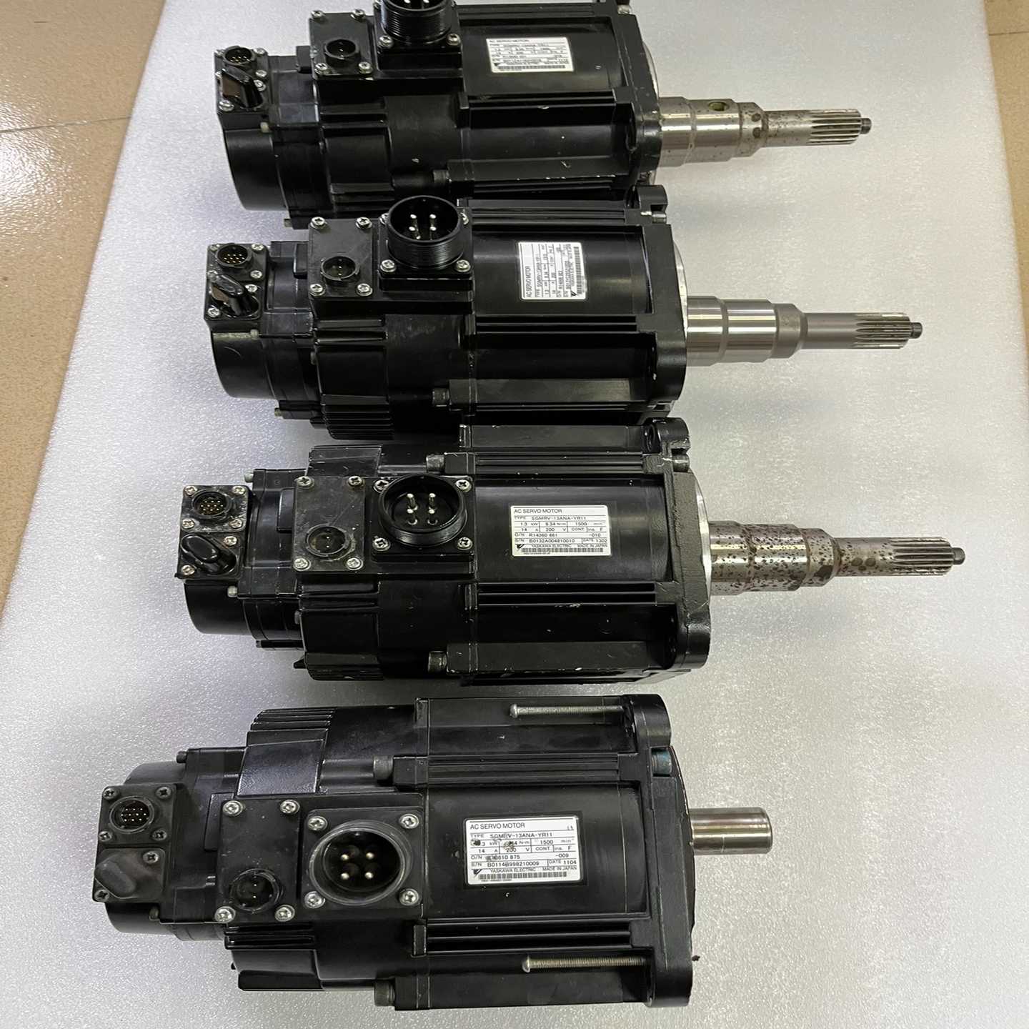 议价SGMRV-13ANA-YR11安川机器人电机1.3千瓦现货s/维修