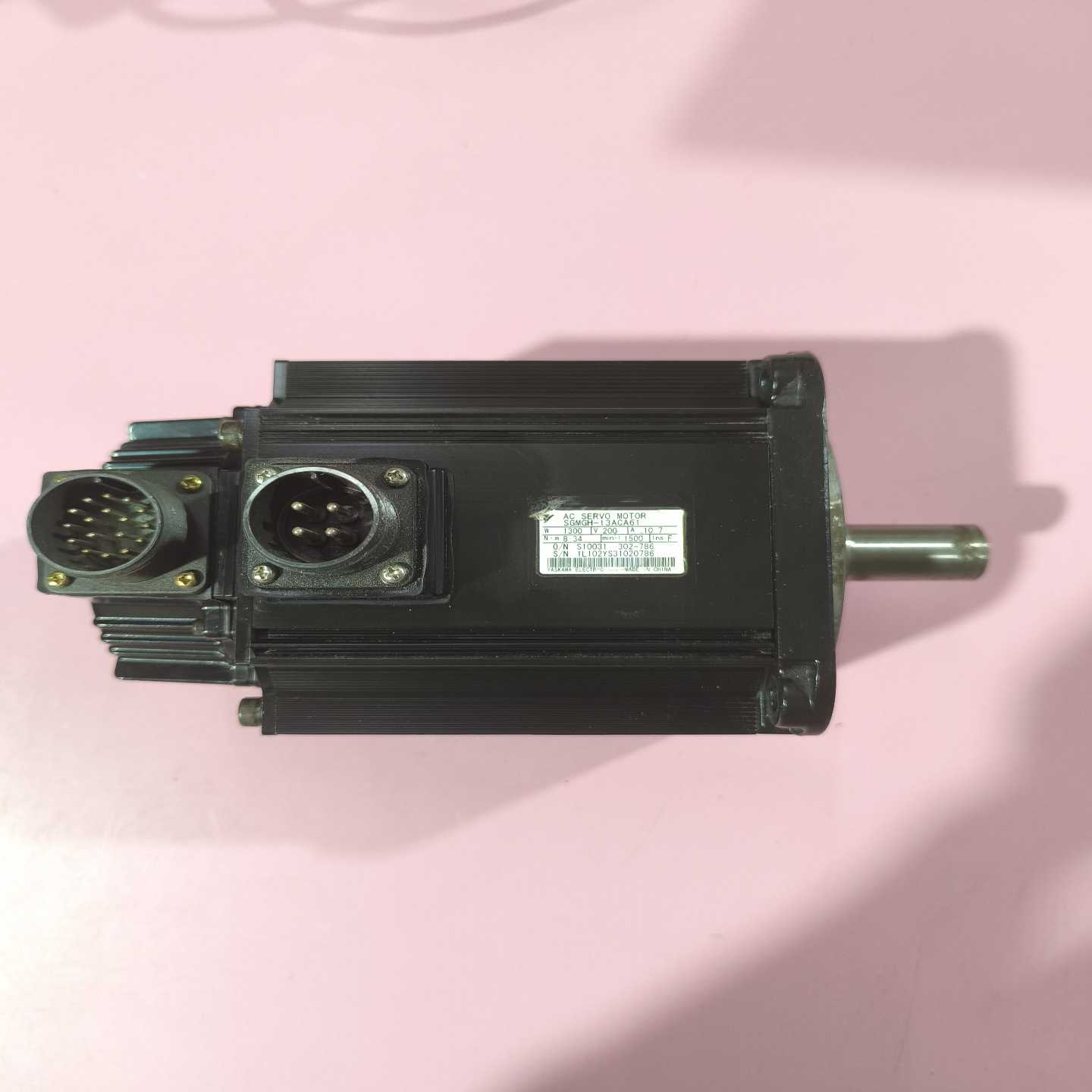 安川sgmgh-13aca61，拆机二手，成色如图，库存19--议价商品