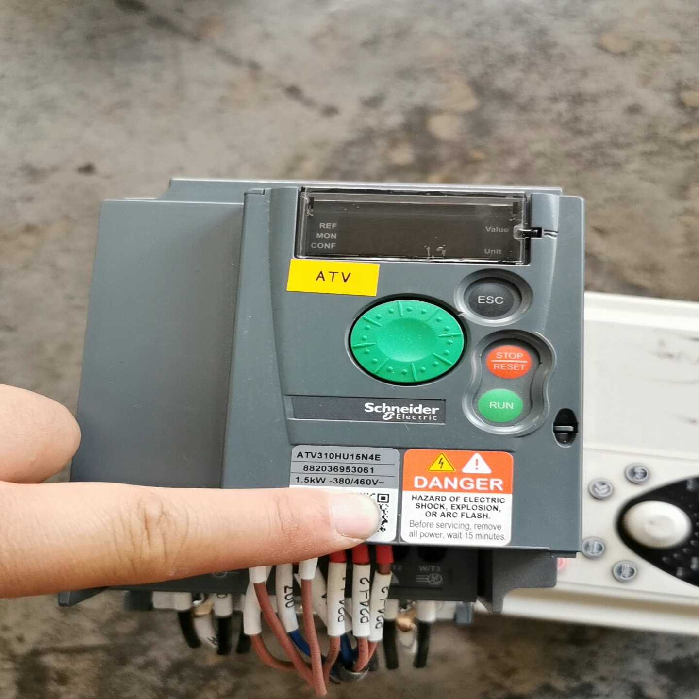 ATV310HU15N4E，实物图片，正常拆机，功能包好不包--议价商品