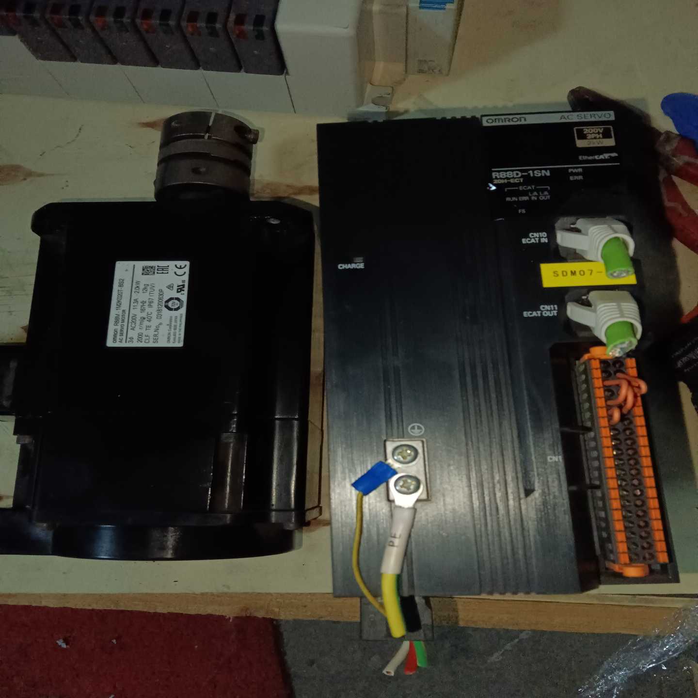 议价欧姆龙伺服电机驱动，2KW拆机功能包好成色实物拍摄型号看图