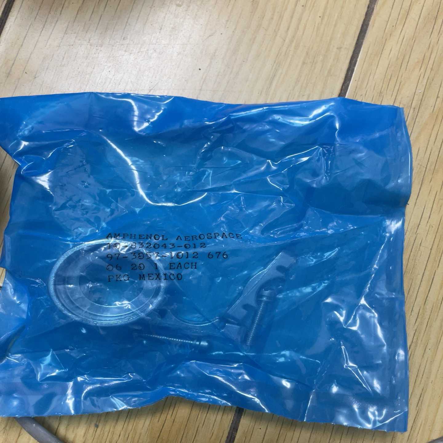 咨询-amphenol97-3057-1012(676)，有两个