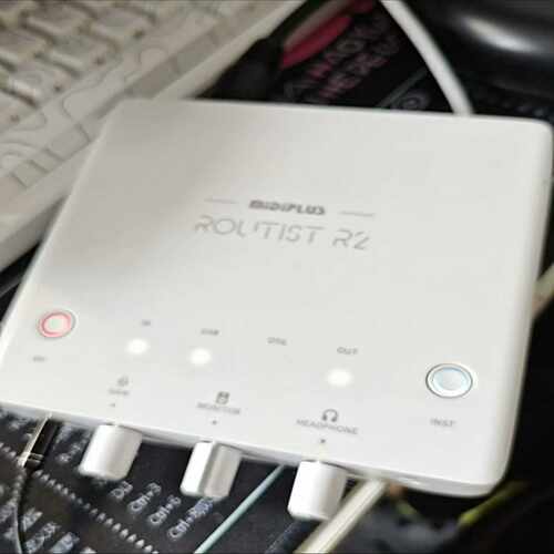 全新迷笛MidiplusR2声卡全新得胜pck220电容--议价商品