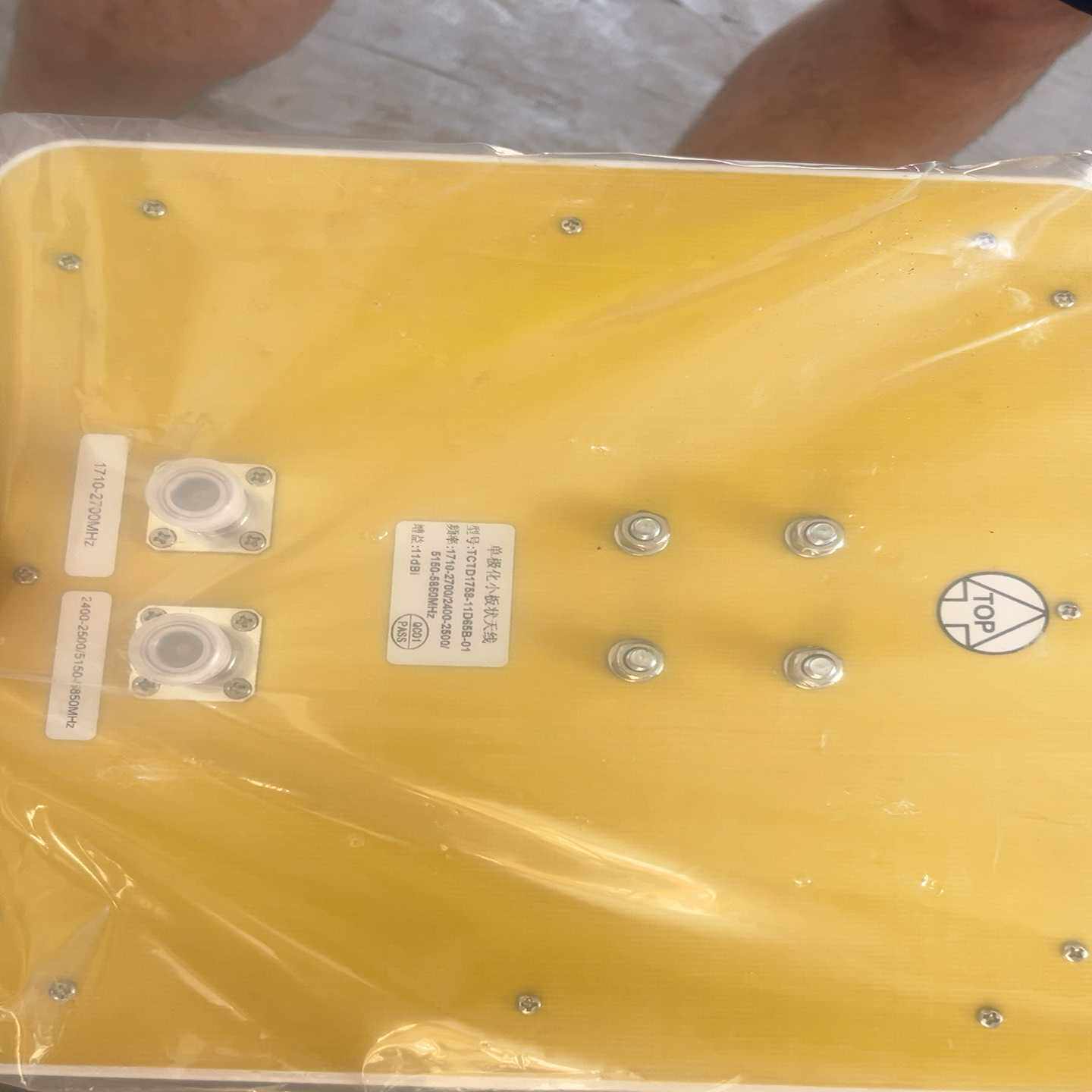 全新单极化板状天线，型号TCBT1785-1DKB55-01议价