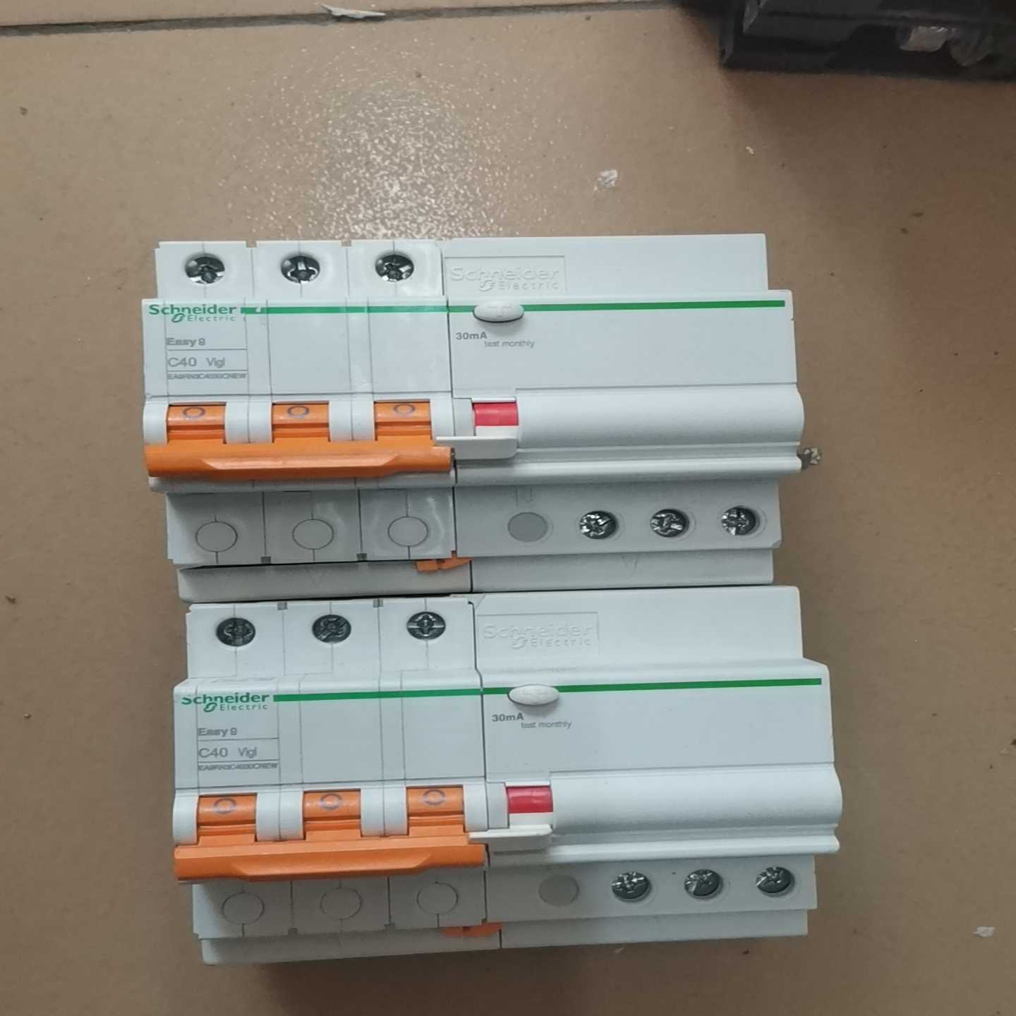施耐德Easy9漏电3P40A2只--议价商品
