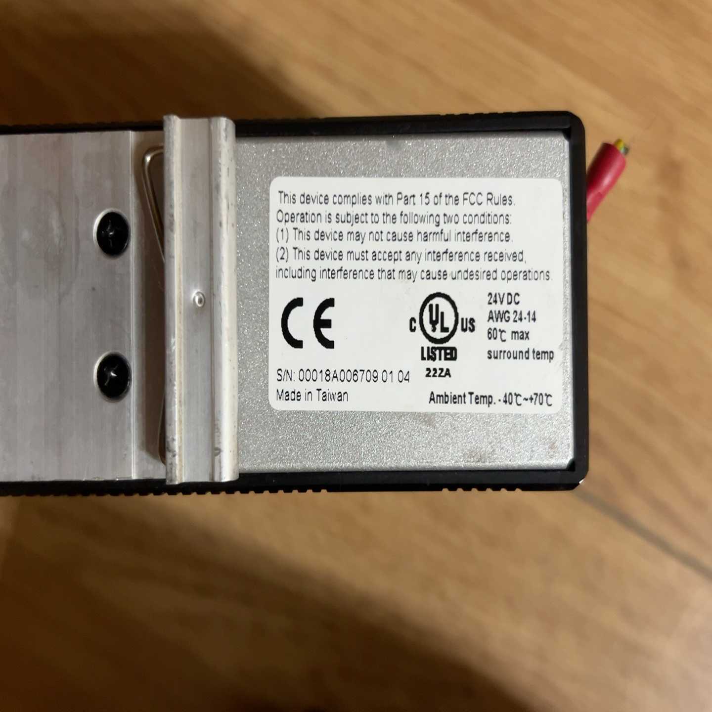 议价万科工业交换机型号852-P102现货一台成色如图功能完好二手现