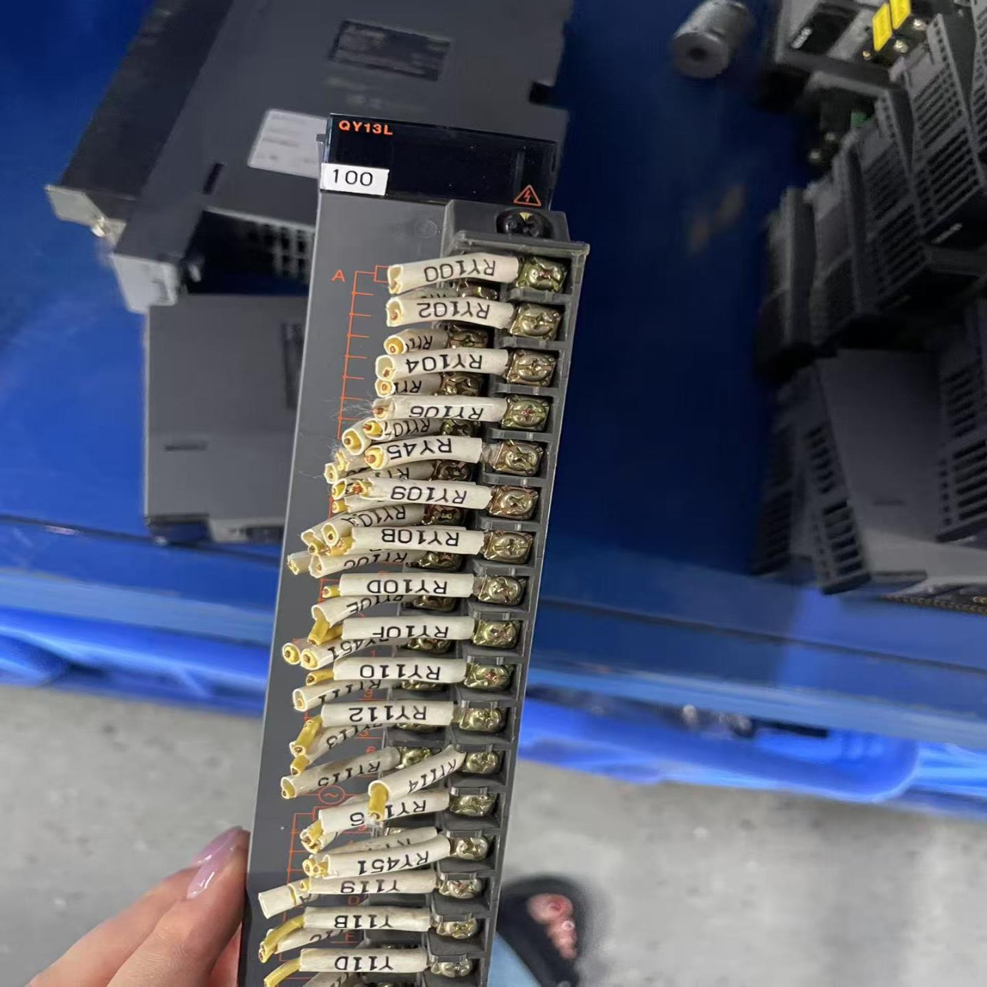 【请询价】三菱PLC输出模块QY13L24V DC供电2A电流日