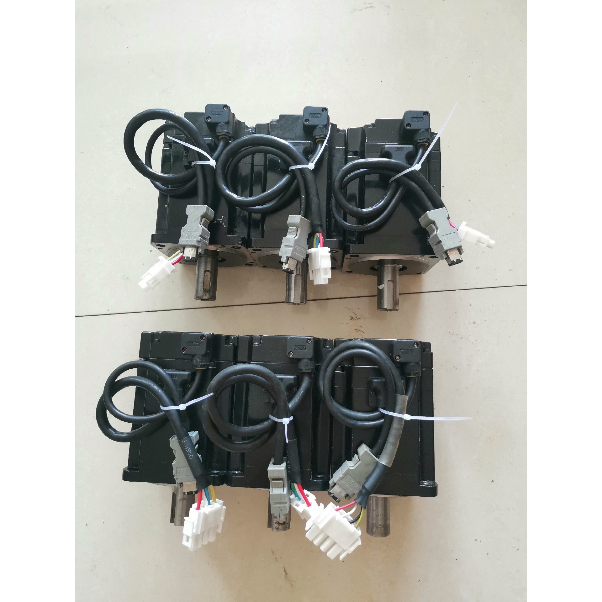 安川SGMJV-08AAA61伺服电机安川5系750w伺服