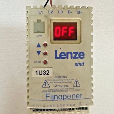 Lenze ESMD751L4TXA Inversor SMVector 0.75kW 3F 400480V  Usad