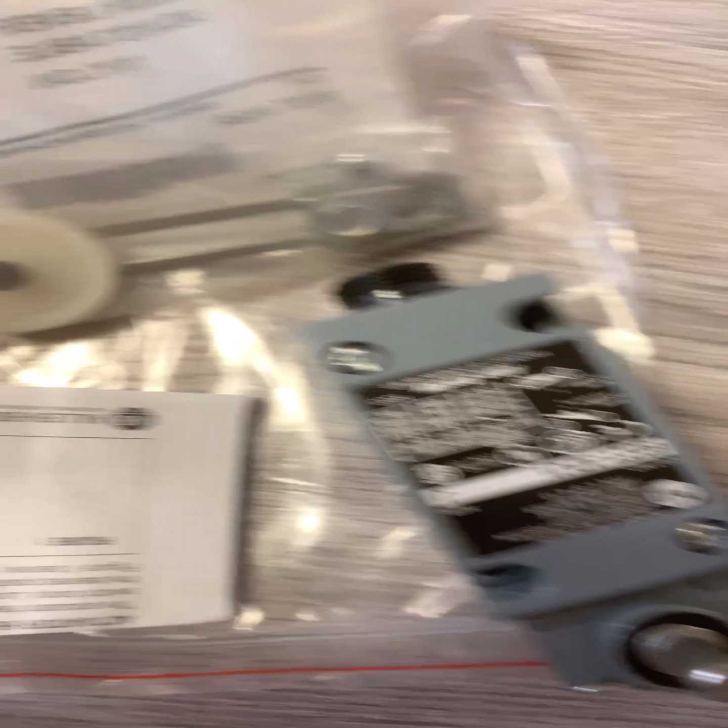 全新AB罗克韦尔802T行程限位开关，型号802T-APJ1--议价商品