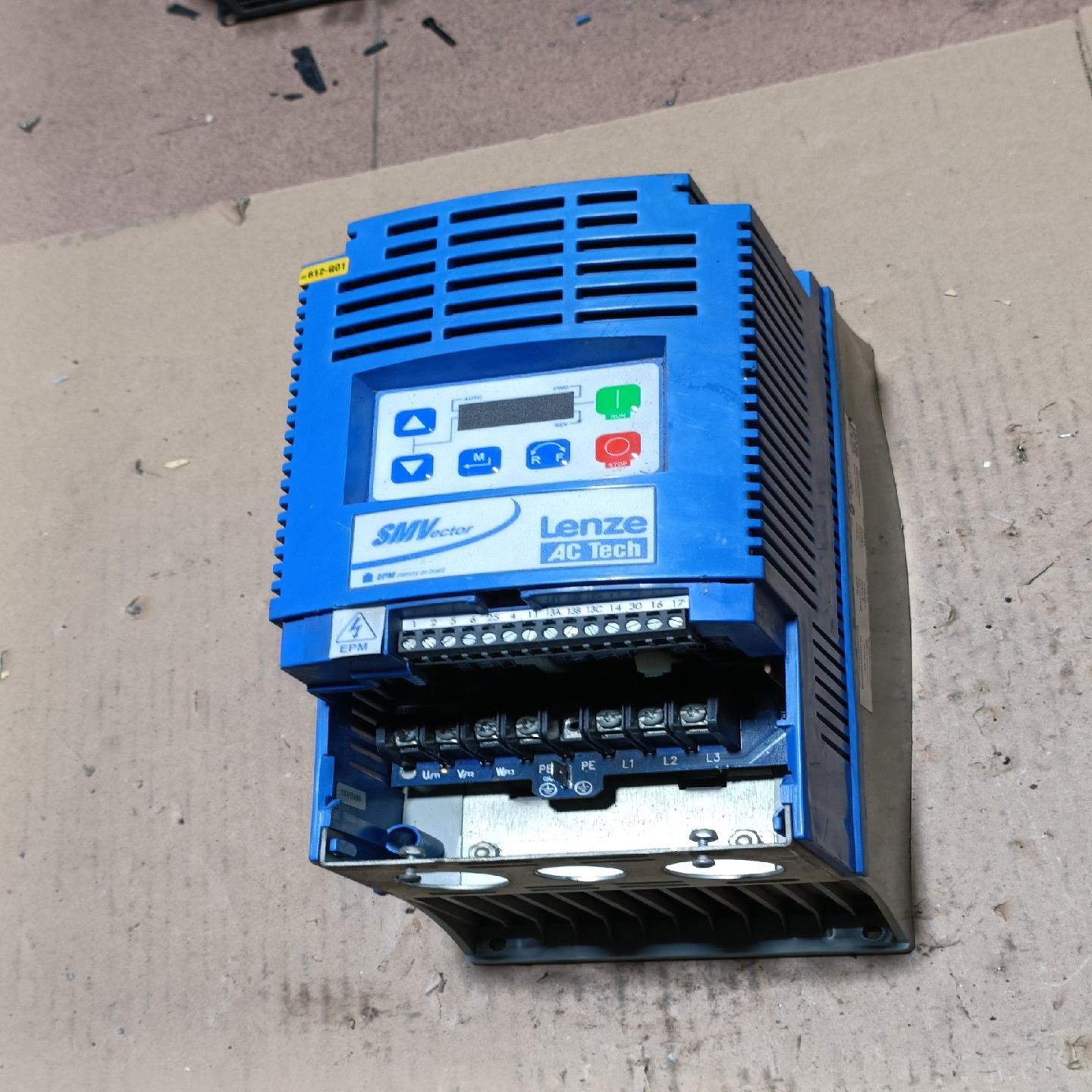 伦茨变频器ESV552N04TXB-CC 5.5KW（佳毅工控）