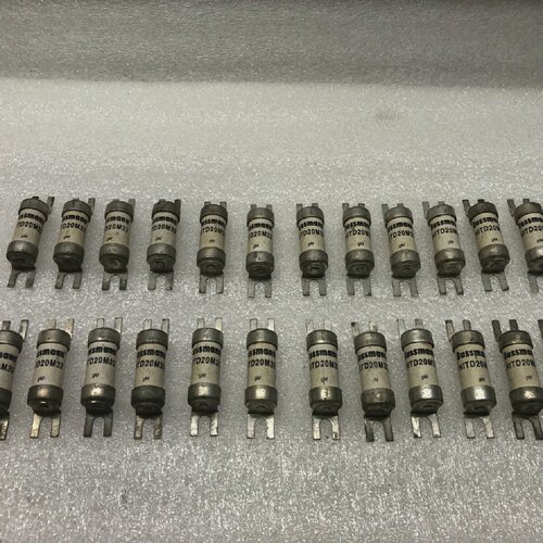 BUSSMANN NITD20M32 FUSE 20A 550VAC LOT OF 12 UNIT