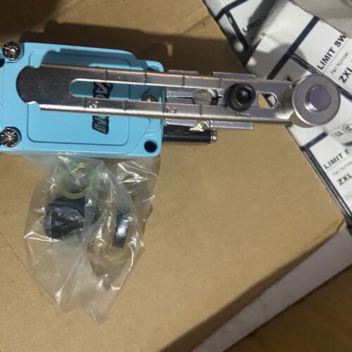 溢价-原厂凯昆行程开关ZXLT703一共40个拿店里4个