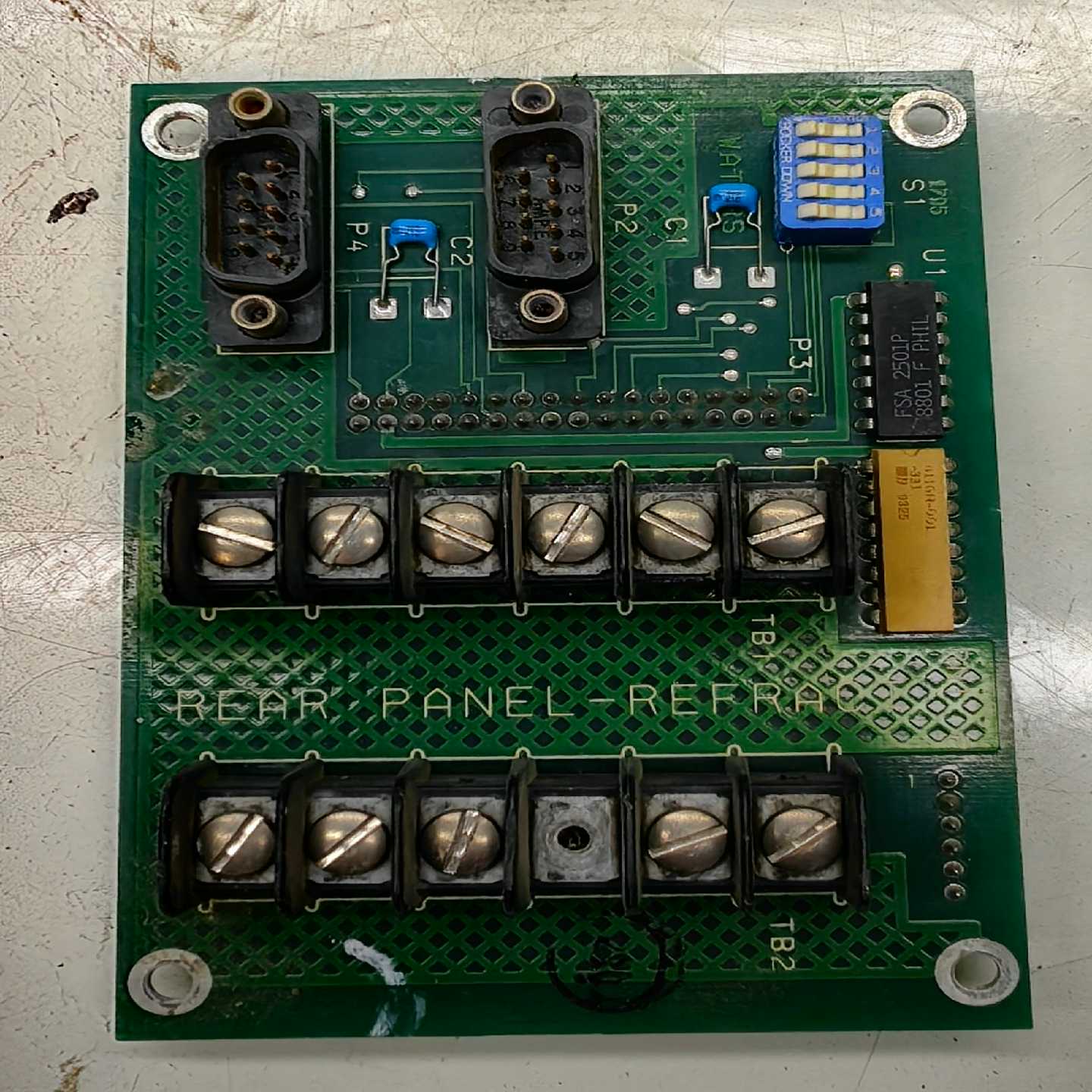 议价拆机闲置的电子电路板，型号为“REAR PANEL-REFR