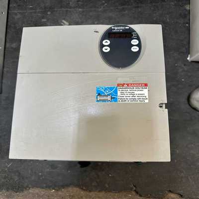 伺服控制器施耐德LCM05AD57N4实物图品相好