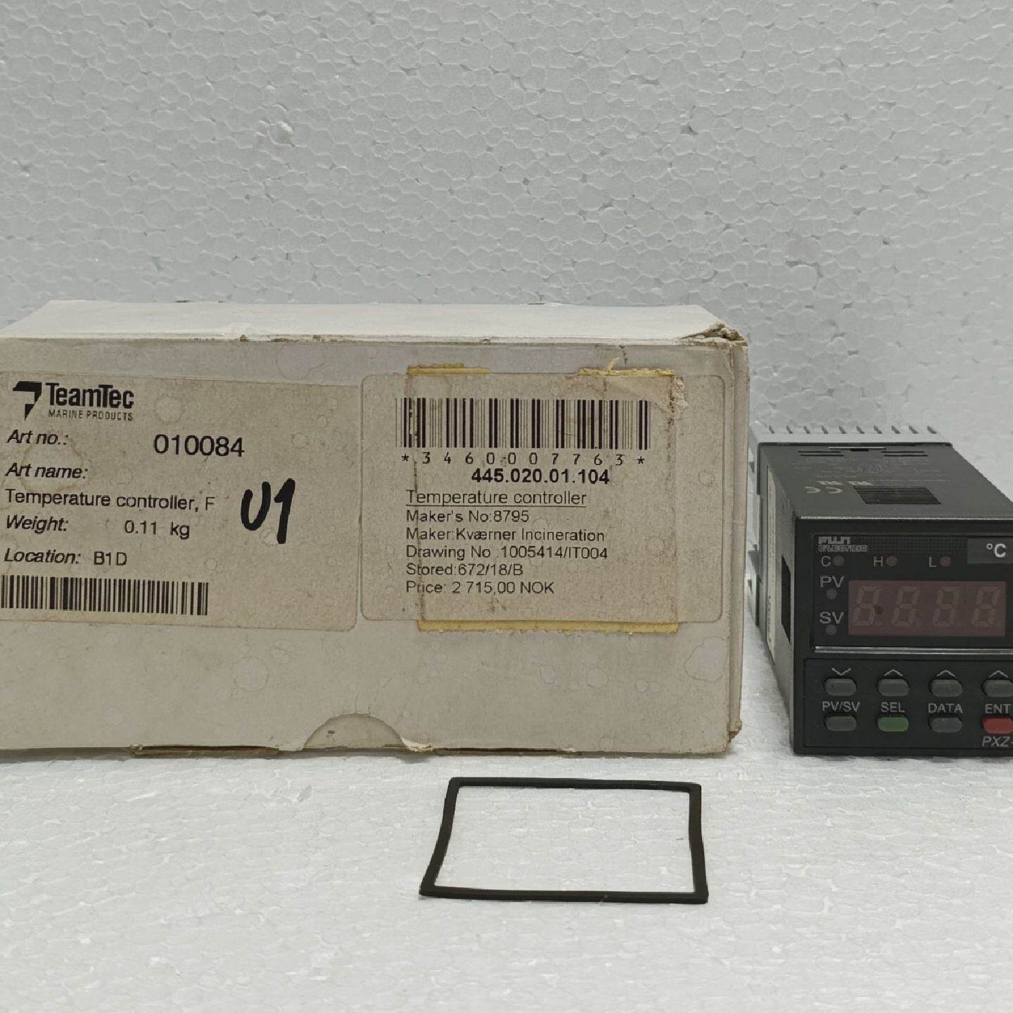 Fuji Electric PXZ4 Temperature Controller PXZ4TAY25V TeamTec - 实物图