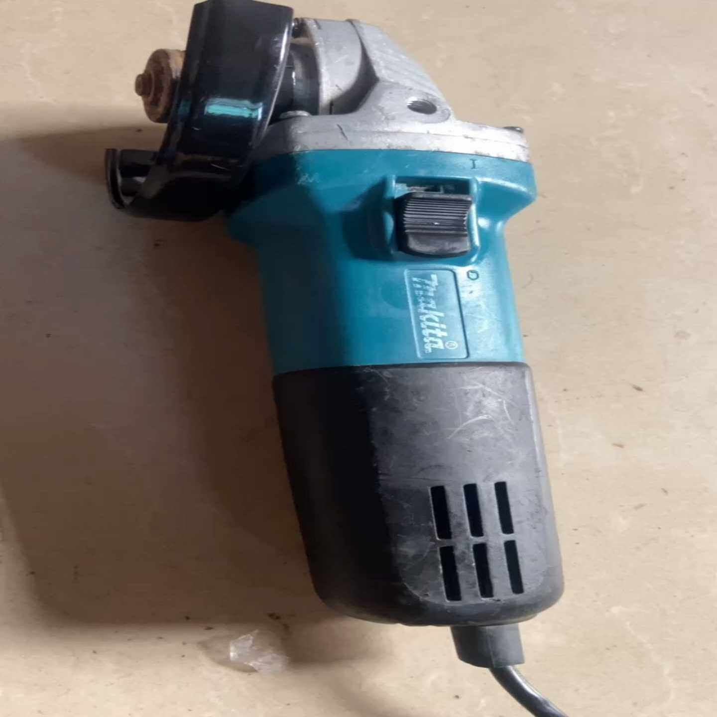 牧田9553HN角磨机，220V，710W，正常使用，实物拍议价