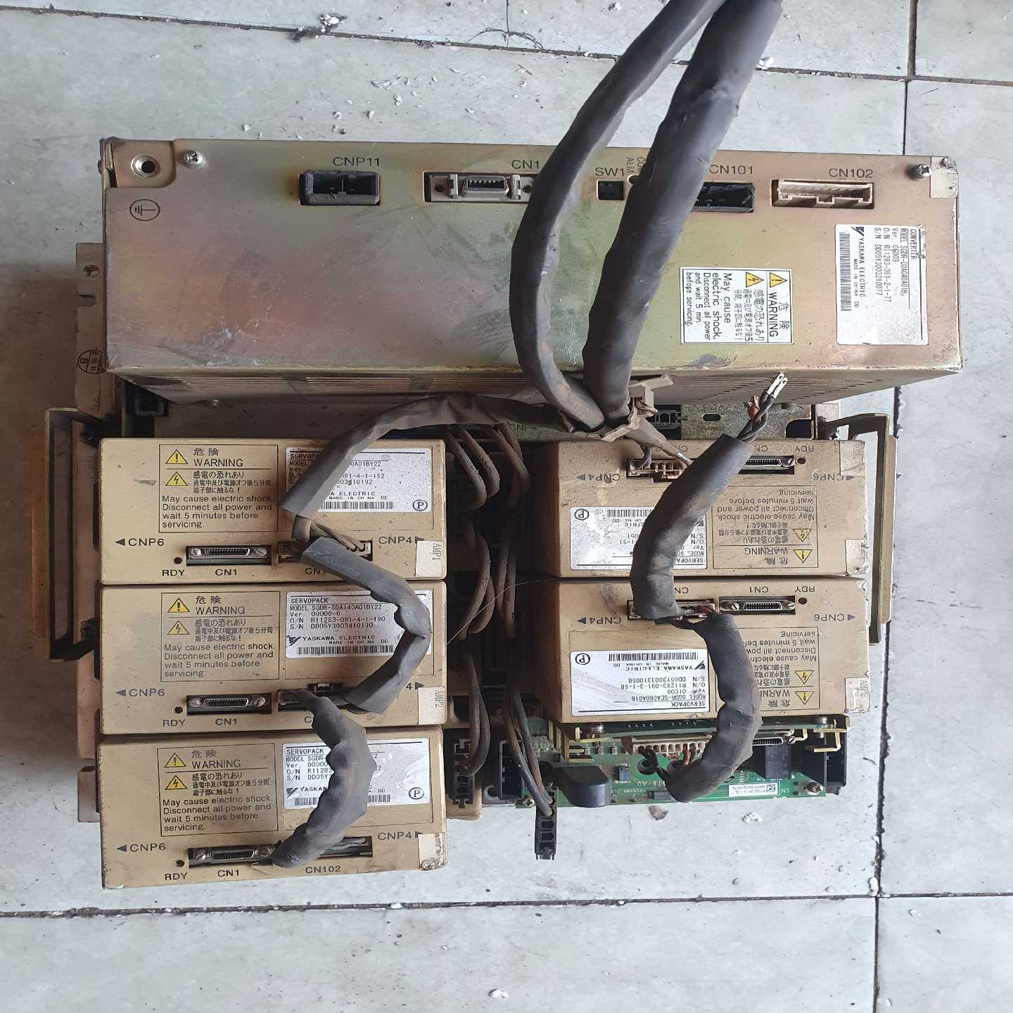 安川机器人驱动sgdr成色如图设备上拆的，价格1300，需要【鑫