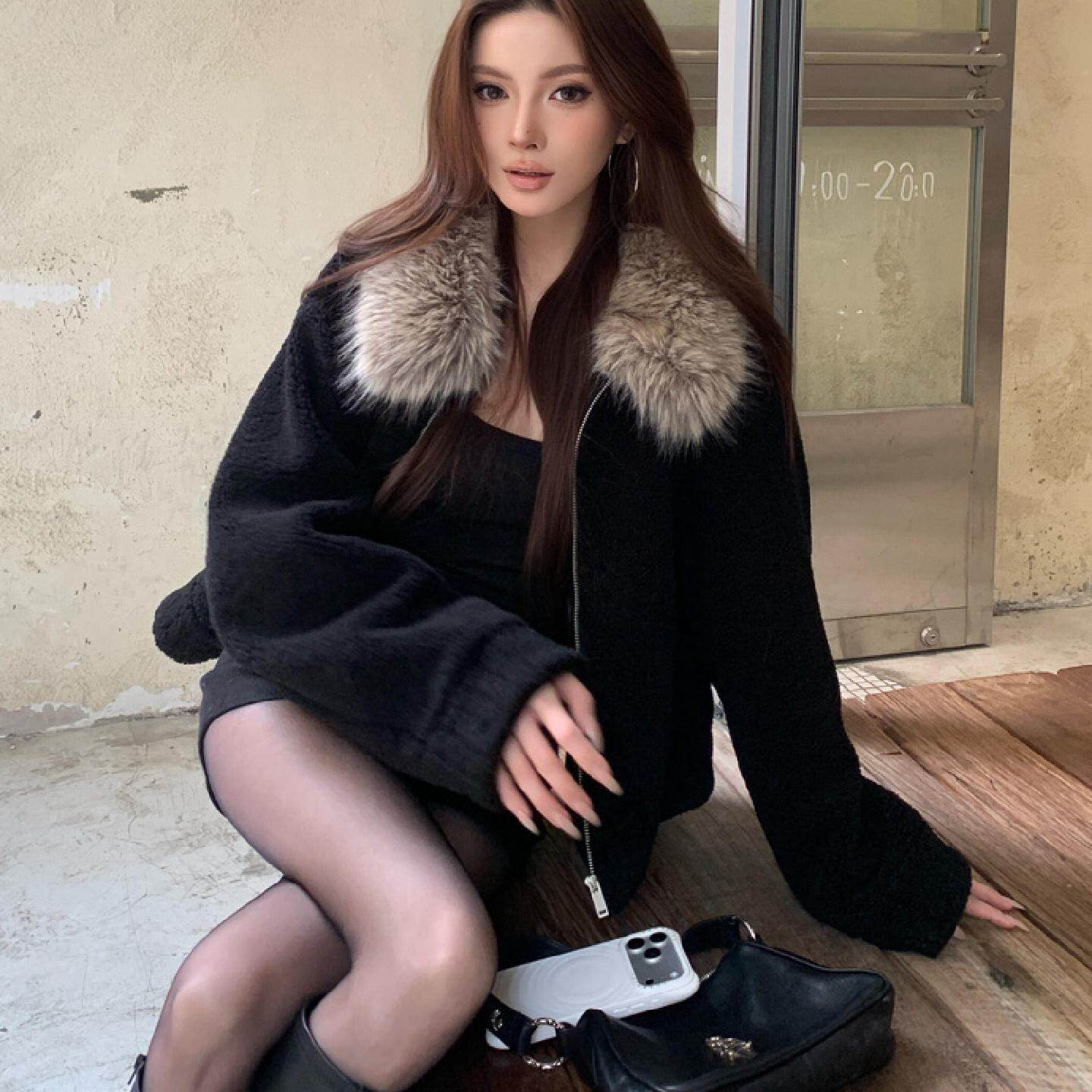 皮毛一体新款黑色环保皮草女冬时尚拼接狐狸毛领加厚毛毛外套