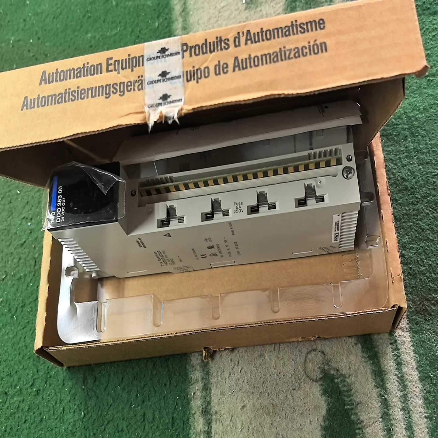 议价施耐德PLC模块140DD035300全新原装