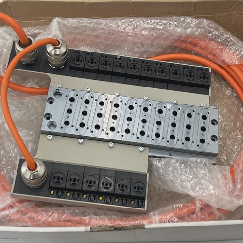 METAL WORK CVM.EP0810BWC5 24VDC MAINFOLD WITH CONNECTORS NEW