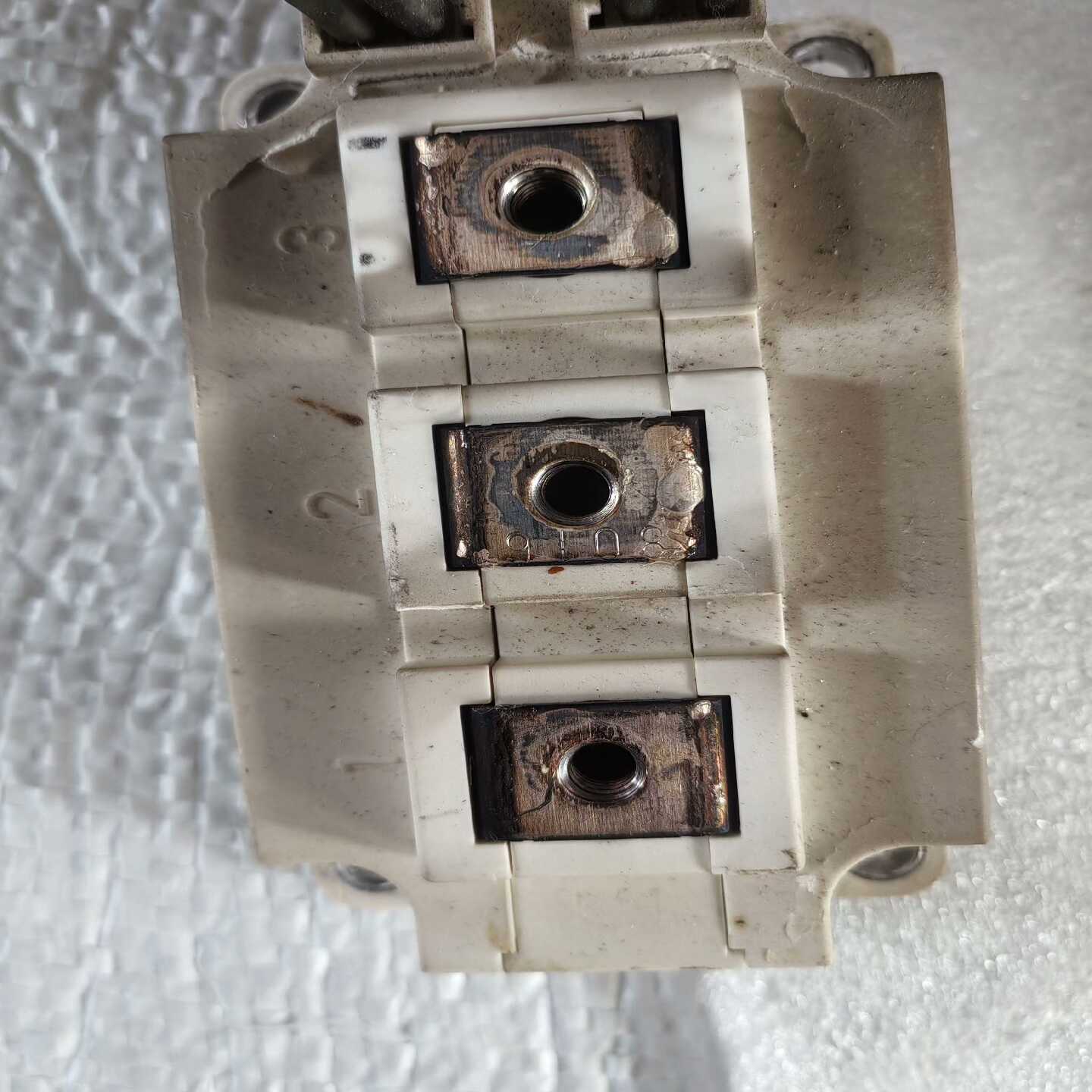 现的英飞凌模块一个，型号是FF100R12KS4，便宜处询价