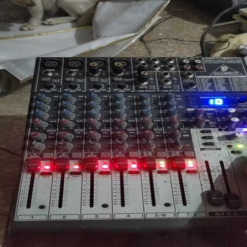 询价百灵达XENYXX1204USB8路调音台，开机正常使用，