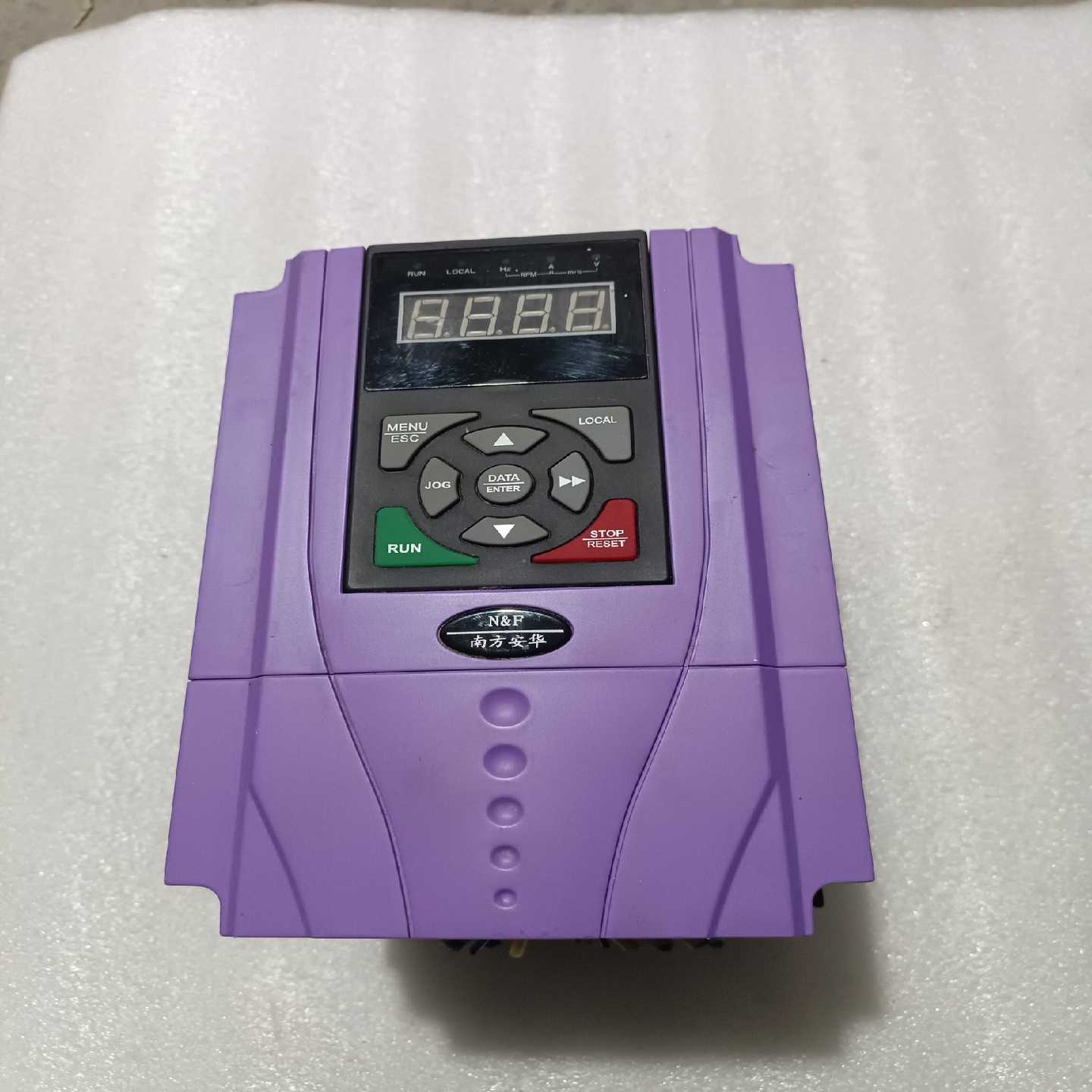 南方安华变频器5，5KW刚拆机成色如图完好无损功能包好--议价商品