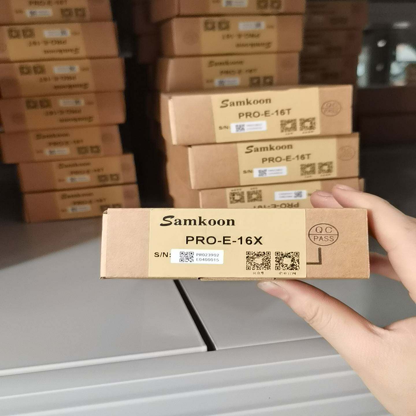 全新显控PRO-E-16T PLC，工程余料，原装正品。盒码{议价}