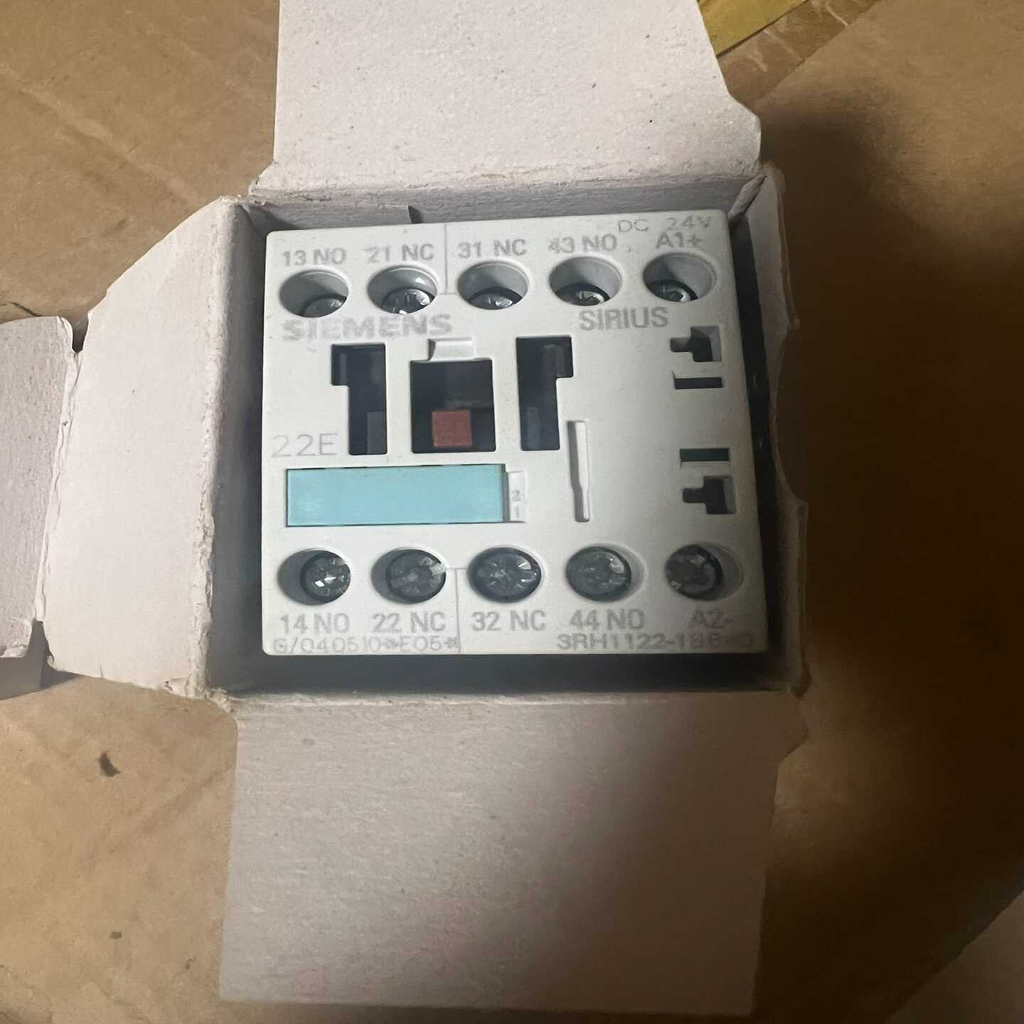 【议价】3RH1122-1BB40直流接触器、库存积压适用